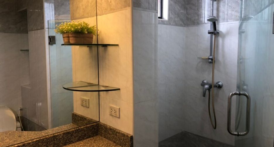 For rent 3 bedrooms condo in Khlong Toei, Bangkok