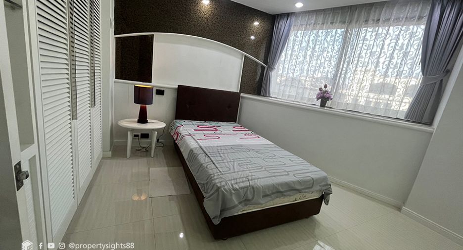 À louer 3 chambres condo à Khlong Toei, Bangkok