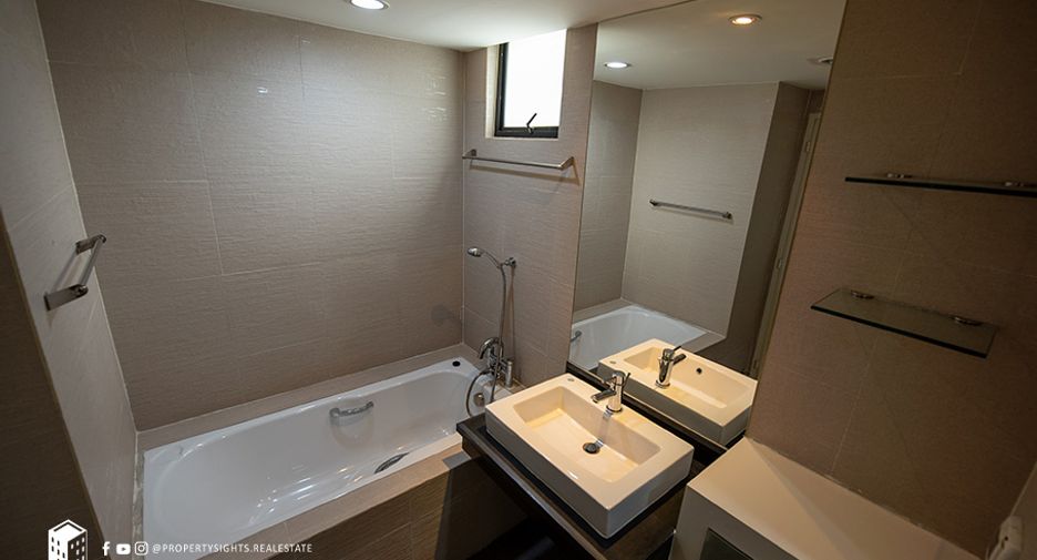 For rent 3 bedrooms condo in Khlong Toei, Bangkok