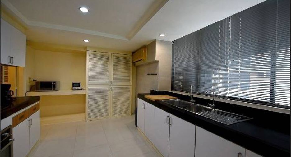 For rent 3 bedrooms condo in Khlong Toei, Bangkok