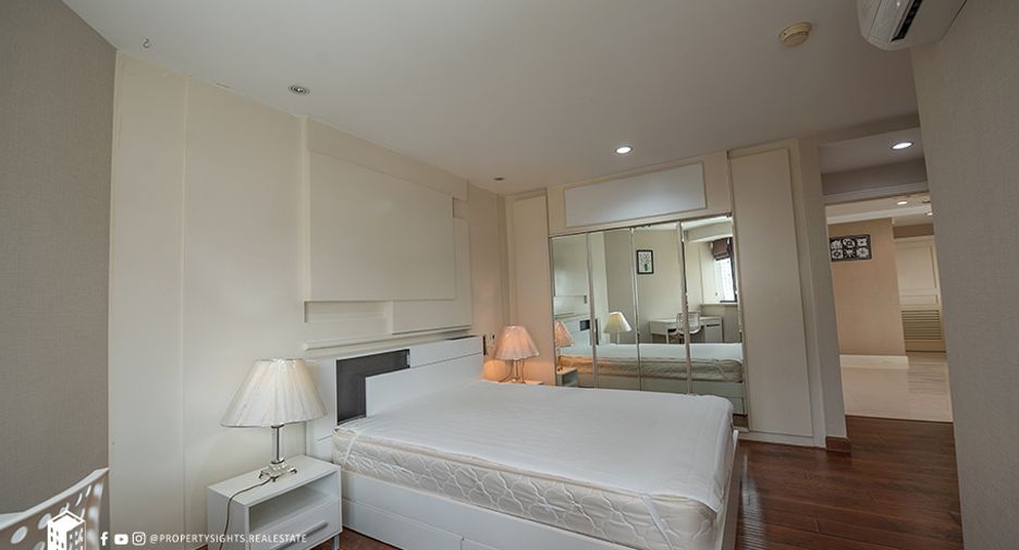 For rent 3 bedrooms condo in Khlong Toei, Bangkok