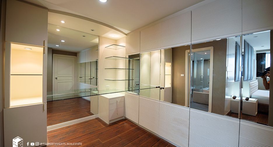 For rent 3 bedrooms condo in Khlong Toei, Bangkok