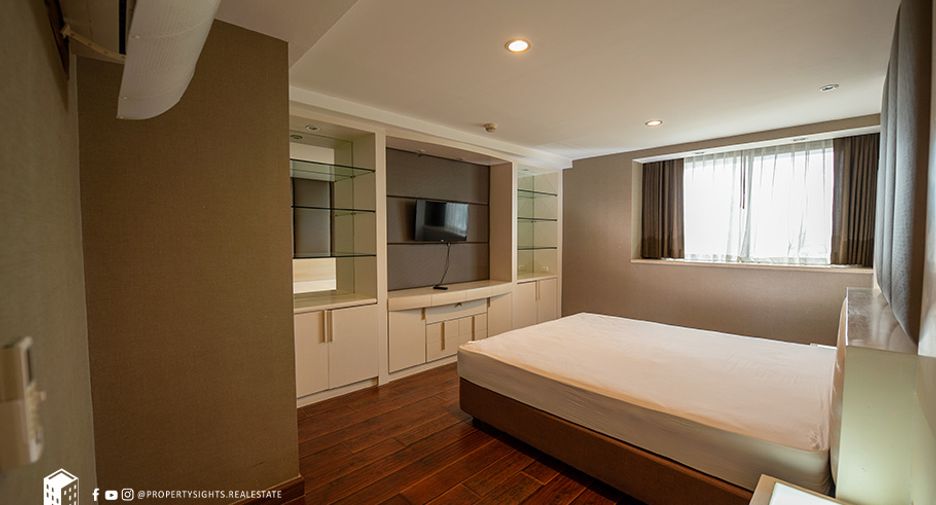 For rent 3 bedrooms condo in Khlong Toei, Bangkok