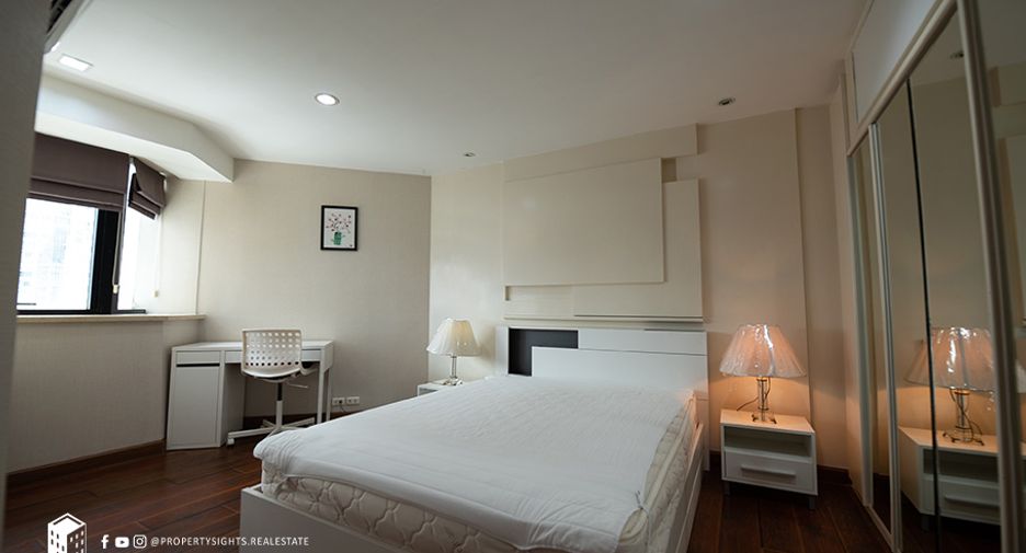 For rent 3 bedrooms condo in Khlong Toei, Bangkok
