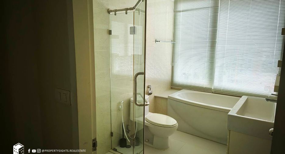 For rent 2 bedrooms condo in Watthana, Bangkok