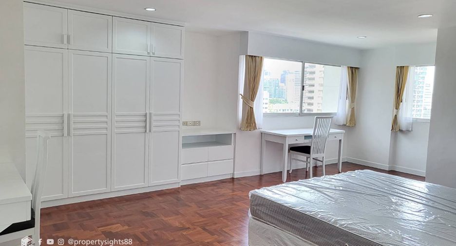 Condo en alquiler de 3 habitaciones en Watthana, Bangkok