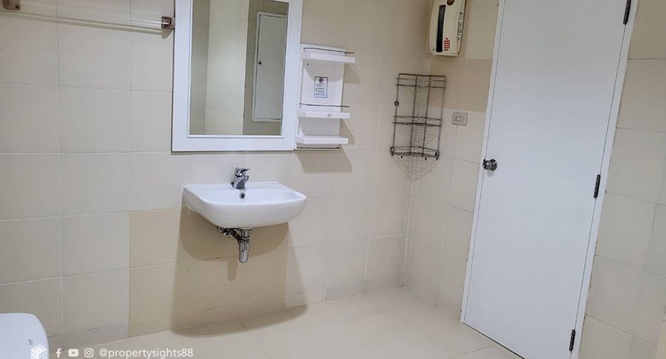 Condo en alquiler de 3 habitaciones en Watthana, Bangkok