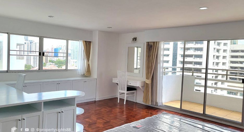 Condo en alquiler de 3 habitaciones en Watthana, Bangkok