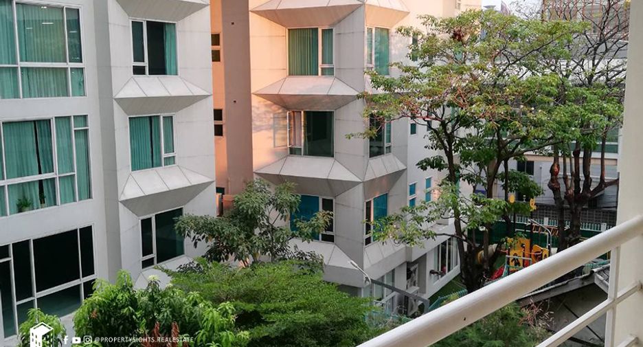 For rent 2 bedrooms condo in Watthana, Bangkok