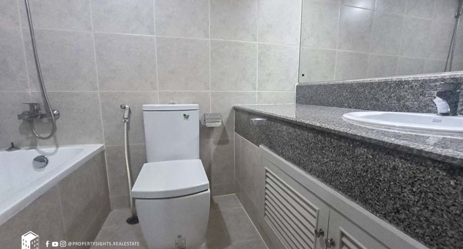 For rent 2 bedrooms condo in Khlong Toei, Bangkok