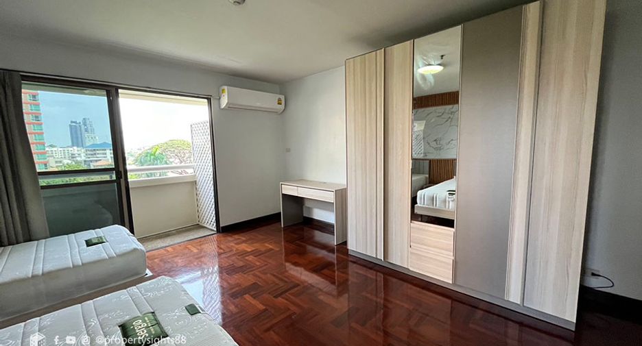 For rent 2 bedrooms condo in Khlong Toei, Bangkok