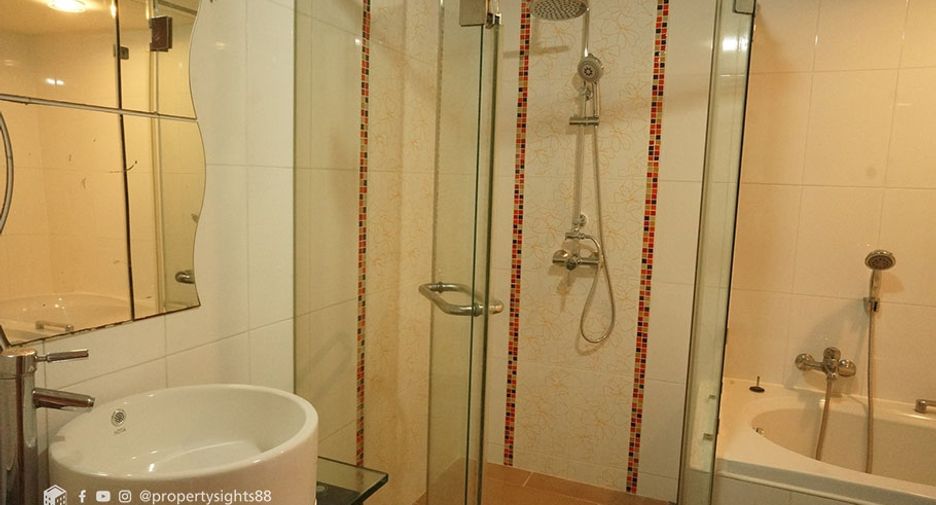For rent 2 bedrooms condo in Khlong Toei, Bangkok