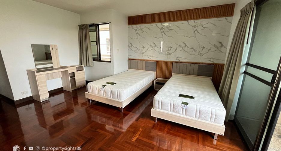 For rent 2 bedrooms condo in Khlong Toei, Bangkok