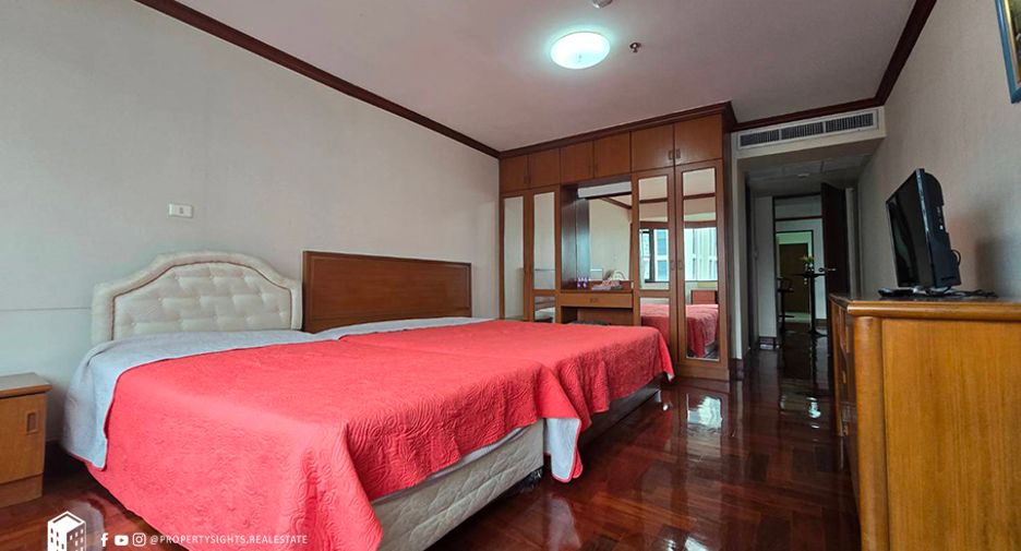 For rent 2 bedrooms condo in Khlong Toei, Bangkok