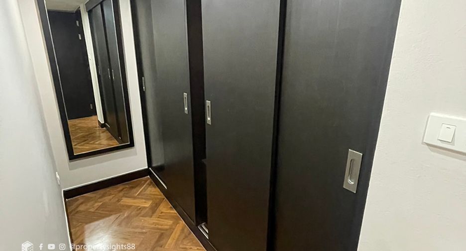 For rent 2 bedrooms condo in Khlong Toei, Bangkok