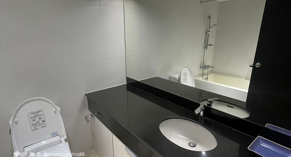 For rent 2 bedrooms condo in Khlong Toei, Bangkok