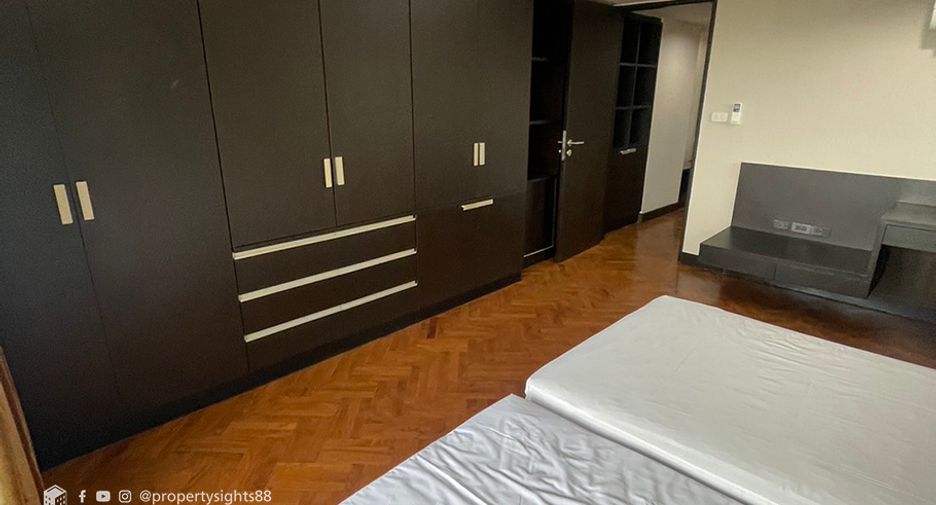 For rent 2 bedrooms condo in Khlong Toei, Bangkok
