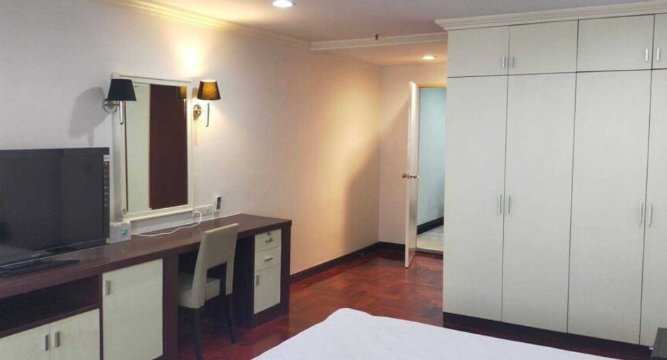 For rent 2 bedrooms condo in Khlong Toei, Bangkok