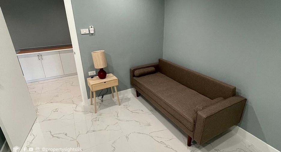 For rent 3 bedrooms condo in Khlong Toei, Bangkok