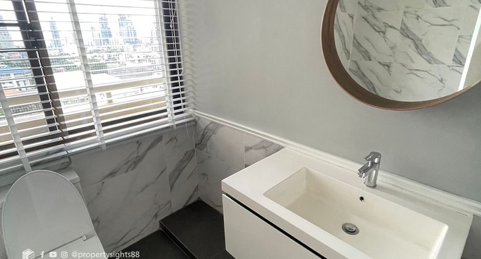 For rent 3 bedrooms condo in Khlong Toei, Bangkok