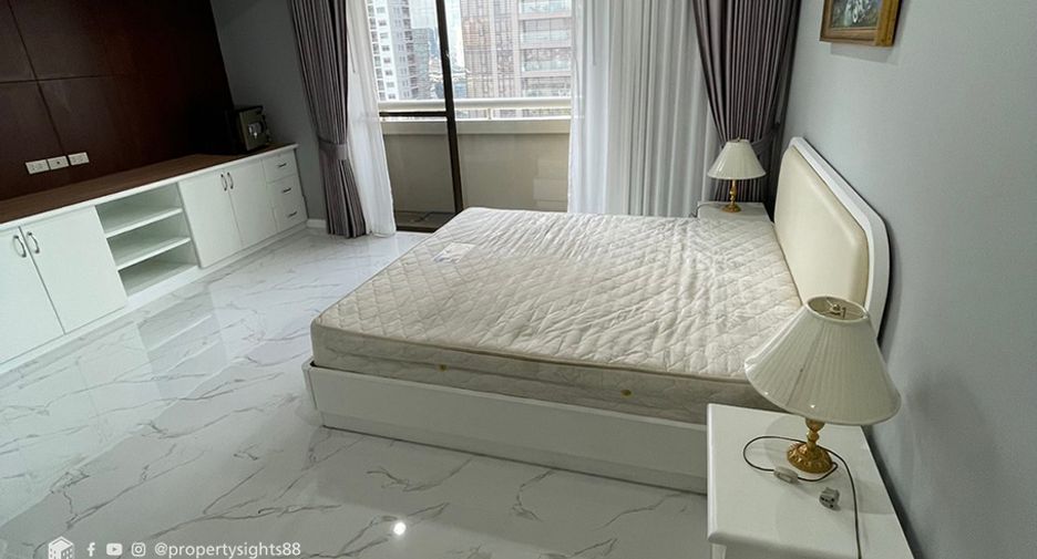 For rent 3 bedrooms condo in Khlong Toei, Bangkok