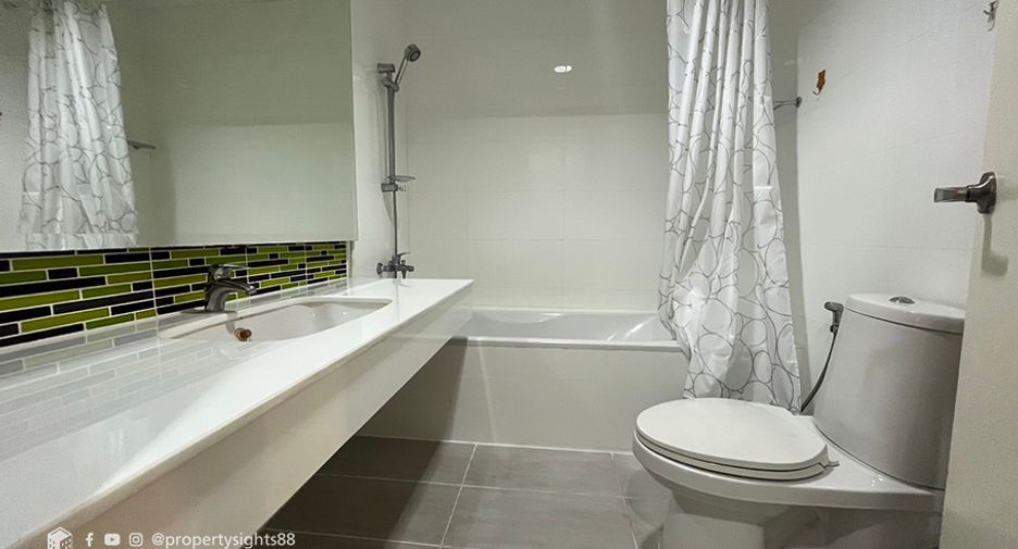 Wohnung zur Miete mit 3 Zimmer in Khlong Toei, Bangkok