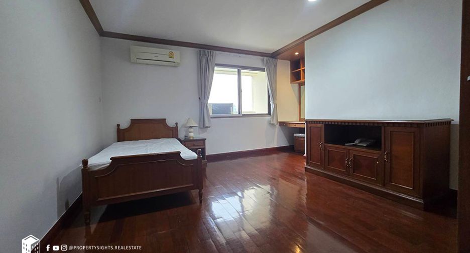 For rent 3 bedrooms condo in Khlong Toei, Bangkok