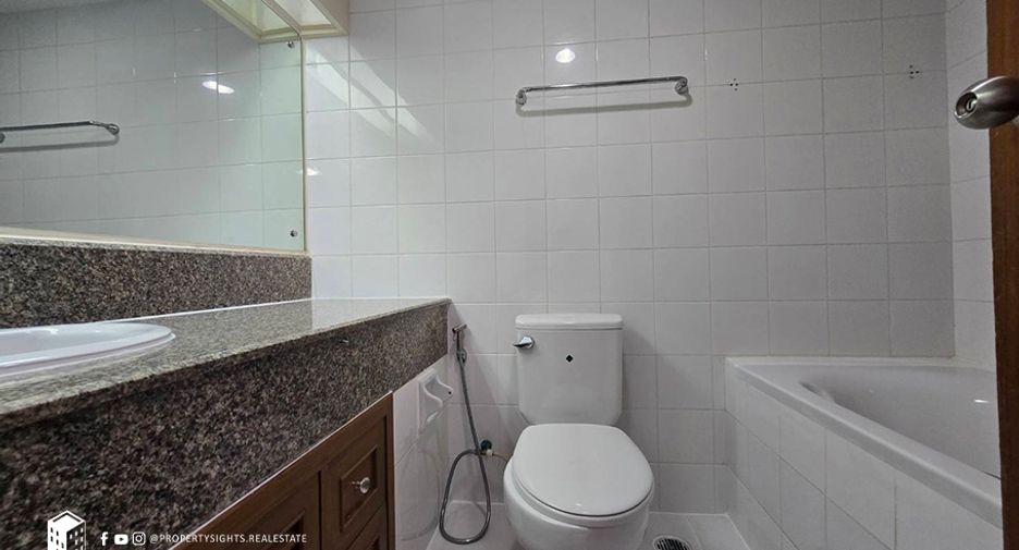 For rent 3 bedrooms condo in Khlong Toei, Bangkok