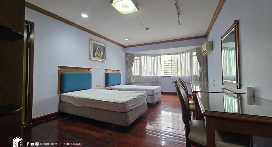 For rent 3 bedrooms condo in Khlong Toei, Bangkok