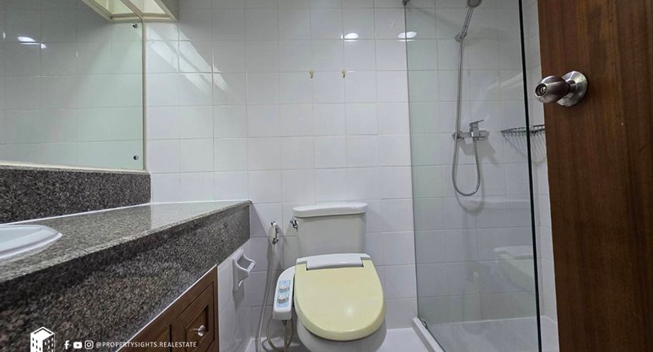 For rent 3 bedrooms condo in Khlong Toei, Bangkok