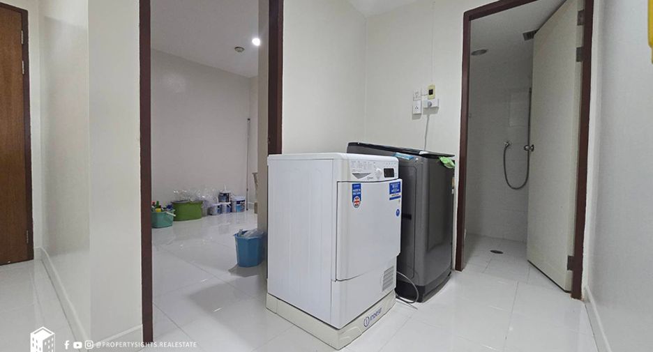 For rent 3 bedrooms condo in Khlong Toei, Bangkok