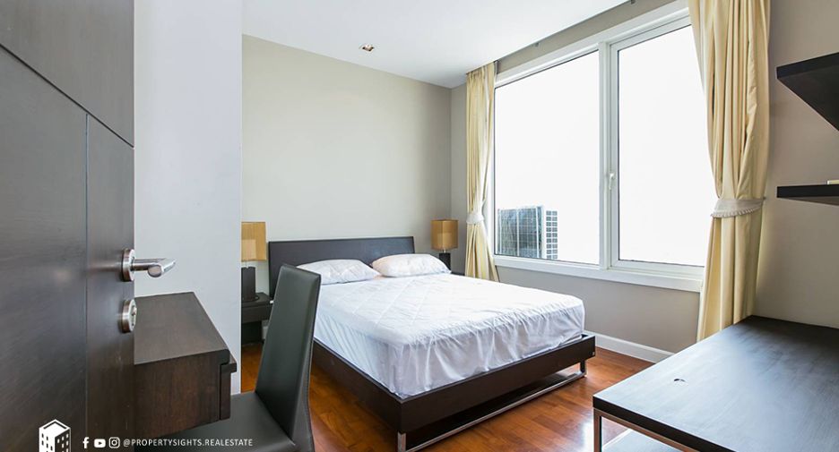For rent 3 bedrooms condo in Khlong Toei, Bangkok