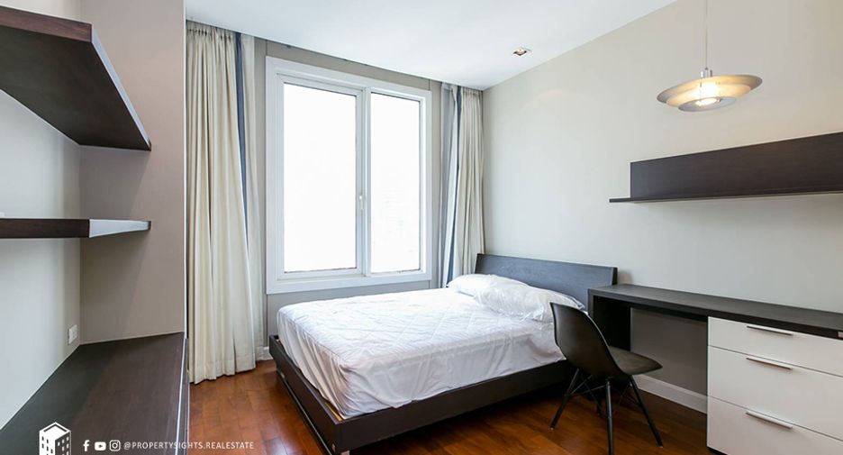 For rent 3 bedrooms condo in Khlong Toei, Bangkok