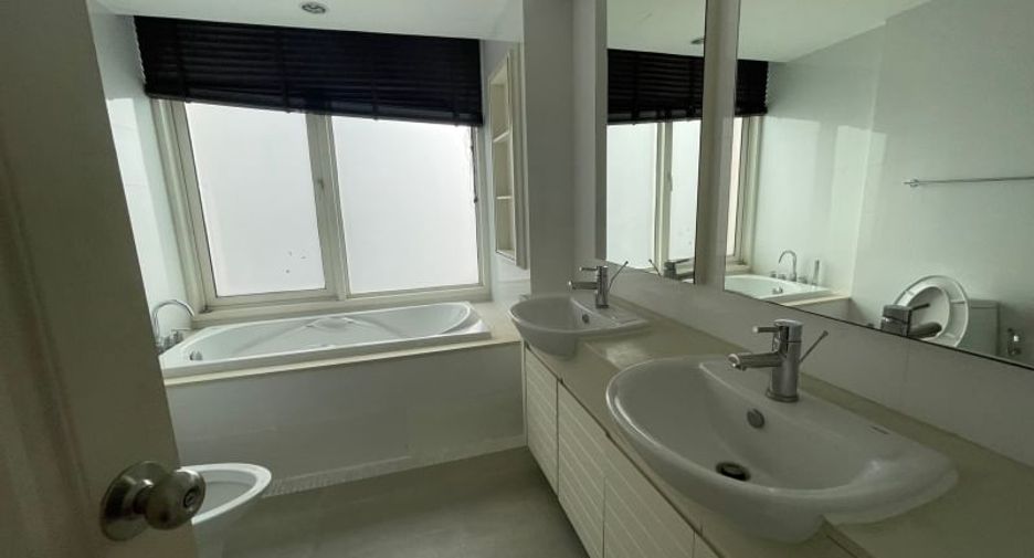 Wohnung zur Miete mit 3 Zimmer in Khlong Toei, Bangkok