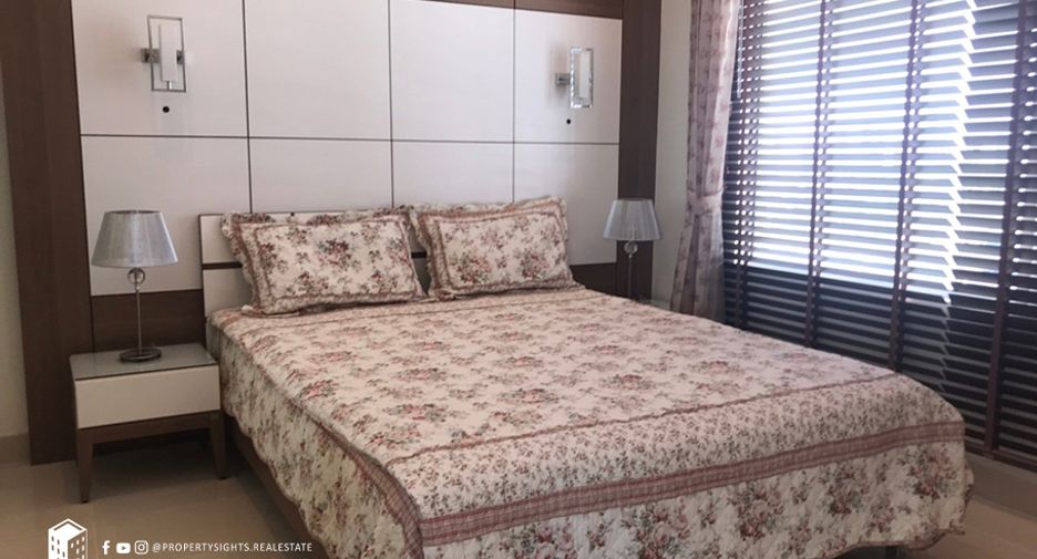 For rent 3 bedrooms condo in Khlong Toei, Bangkok