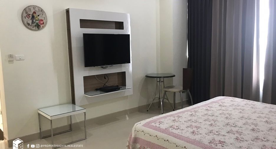 For rent 3 bedrooms condo in Khlong Toei, Bangkok
