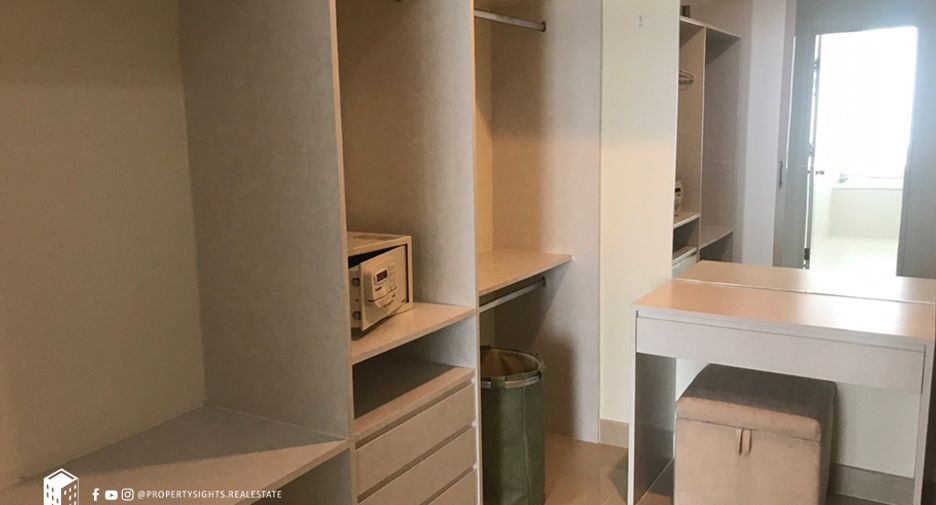 For rent 3 bedrooms condo in Khlong Toei, Bangkok