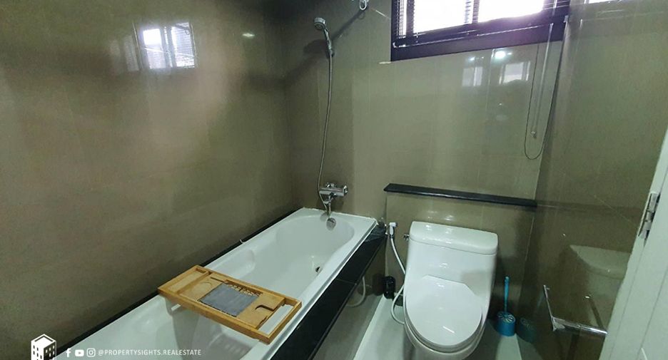For rent 2 bedrooms condo in Watthana, Bangkok
