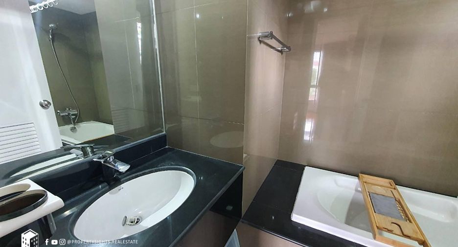 For rent 2 bedrooms condo in Watthana, Bangkok