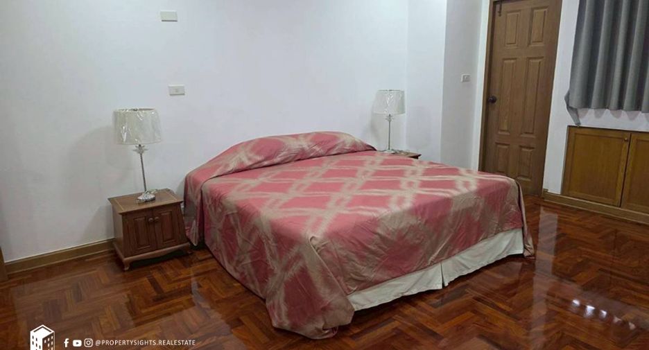 For rent 3 bedrooms condo in Khlong Toei, Bangkok