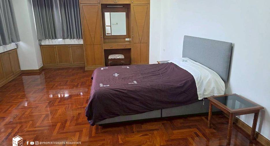 For rent 3 bedrooms condo in Khlong Toei, Bangkok