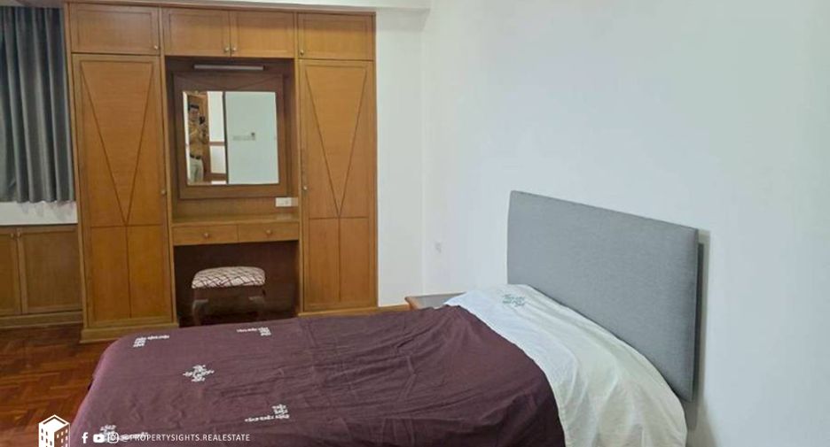 For rent 3 bedrooms condo in Khlong Toei, Bangkok