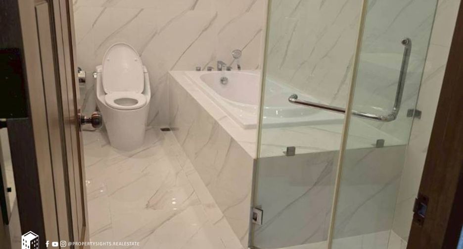 For rent 3 bedrooms condo in Khlong Toei, Bangkok