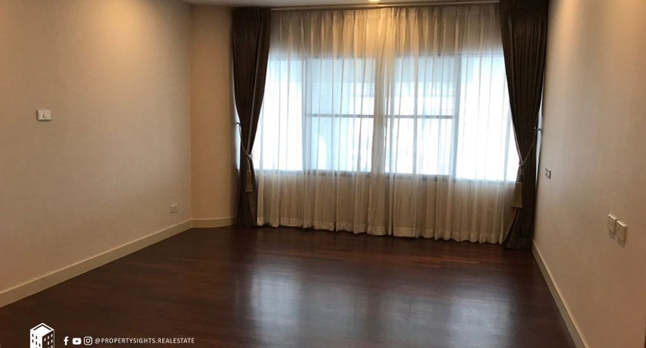 For rent 3 bedrooms condo in Khlong Toei, Bangkok
