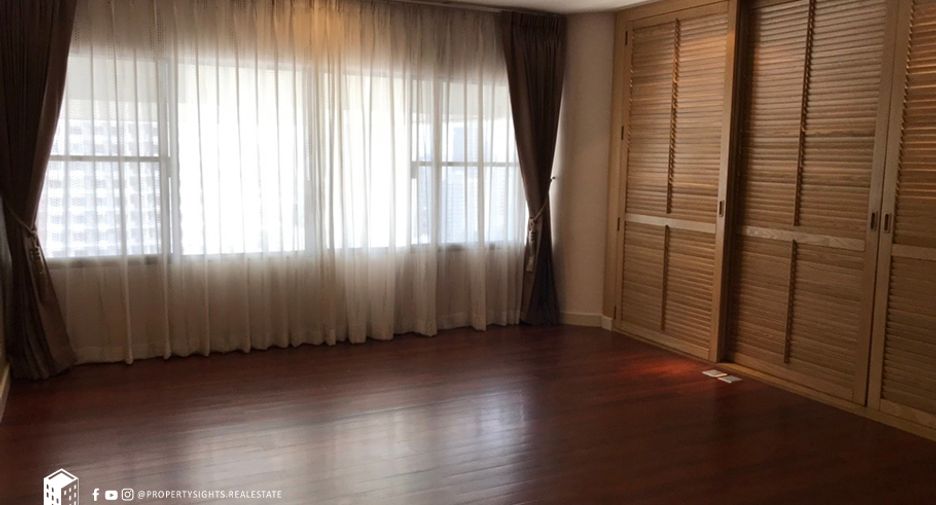 For rent 3 bedrooms condo in Khlong Toei, Bangkok