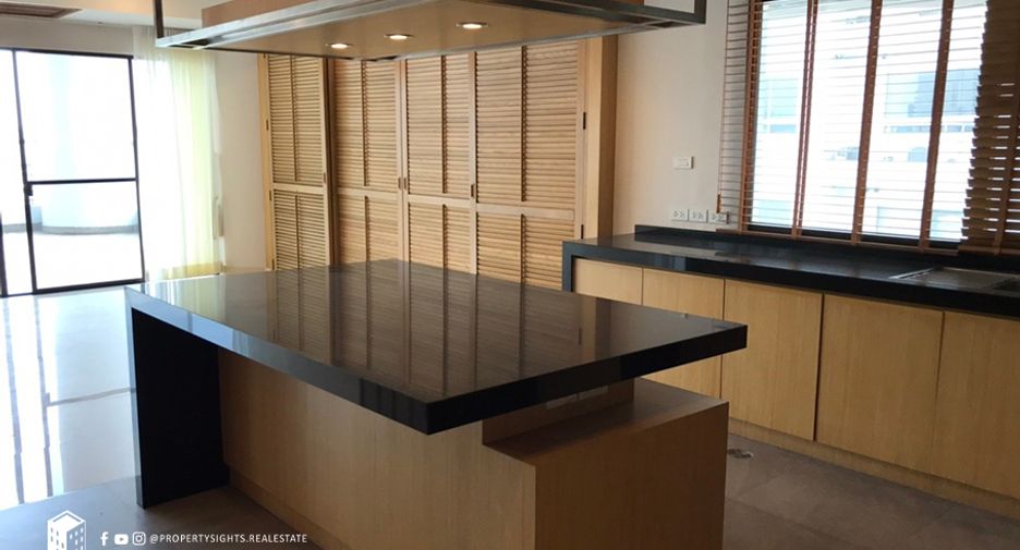 For rent 3 bedrooms condo in Khlong Toei, Bangkok