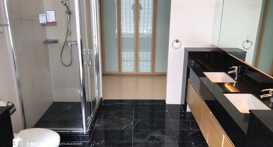 For rent 3 bedrooms condo in Khlong Toei, Bangkok