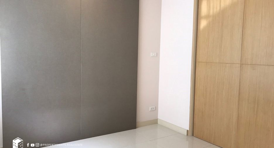 For rent 3 bedrooms condo in Khlong Toei, Bangkok
