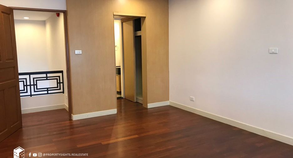 For rent 3 bedrooms condo in Khlong Toei, Bangkok