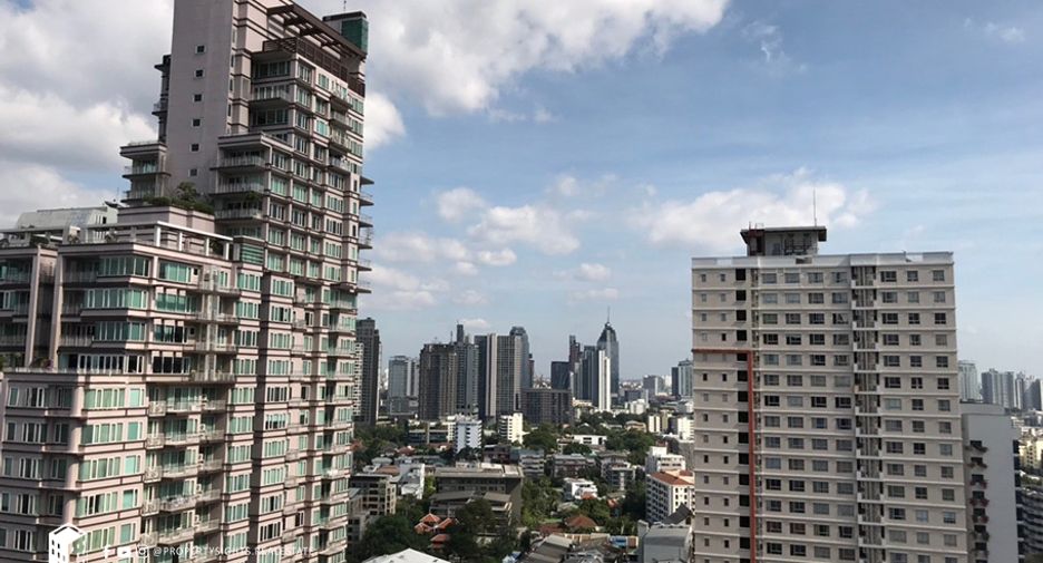 For rent 3 bedrooms condo in Khlong Toei, Bangkok
